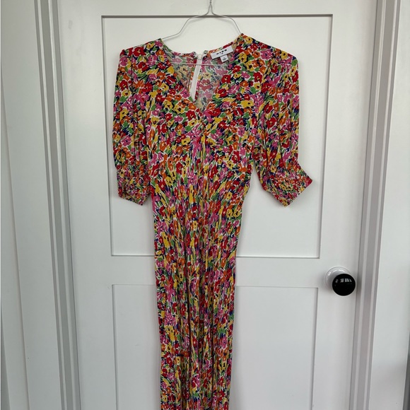 Dresses - Picture 5 of 7